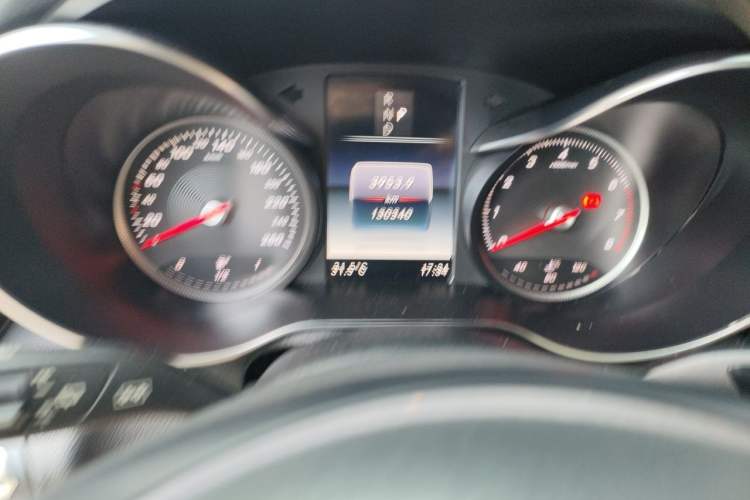 Used Mercedes-Benz GLC 2019 GLC 260 4MATIC Dynamic Edition Odometer Close Up