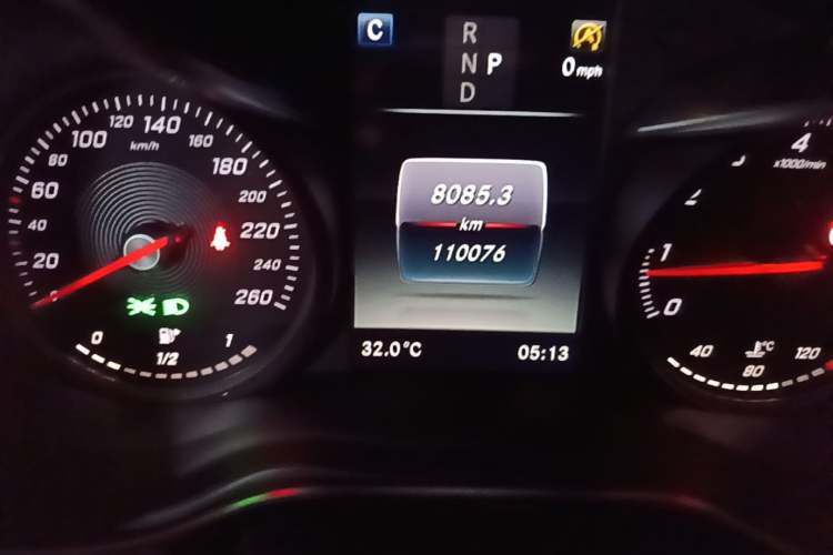 Used Mercedes-Benz GLC 2019 GLC 200 L 4MATIC Odometer Close Up