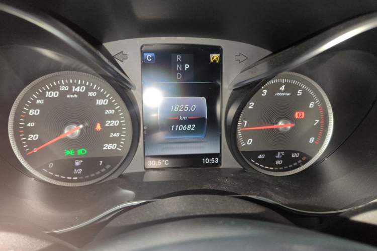 Used Mercedes-Benz GLC 2019 GLC 200 L 4MATIC Odometer Close Up