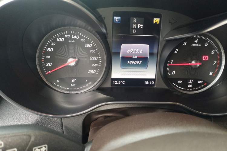 Used Mercedes-Benz GLC 2019 Facelift GLC 260 L 4MATIC Luxury Model Odometer Close Up