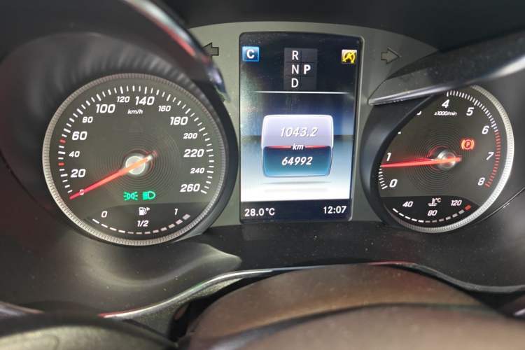 Used Mercedes-Benz GLC 2019 GLC 260 4MATIC Luxury Model Odometer Close Up