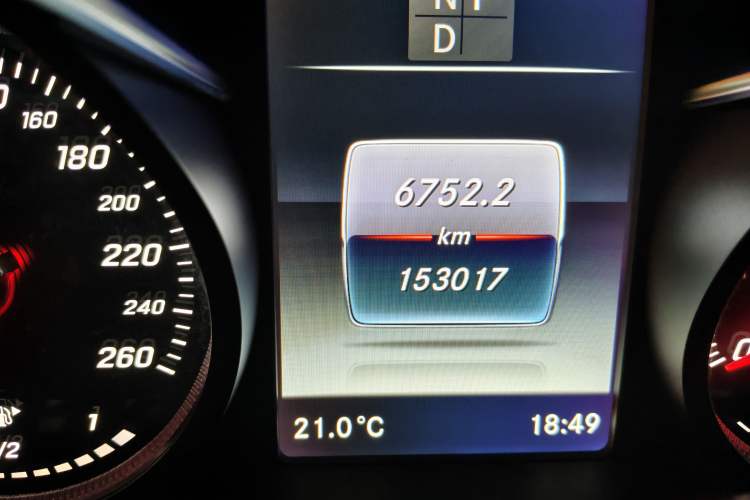 Used Mercedes-Benz GLC 2019 Facelift GLC 260 L 4MATIC Luxury Model Odometer Close Up