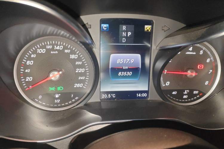 Used Mercedes-Benz GLC 2019 GLC 300 L 4MATIC Dynamic Model Odometer Close Up