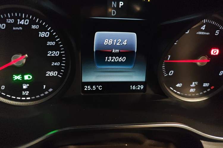Used Mercedes-Benz GLC 2019 Facelift GLC 260 L 4MATIC Luxury Model Odometer Close Up