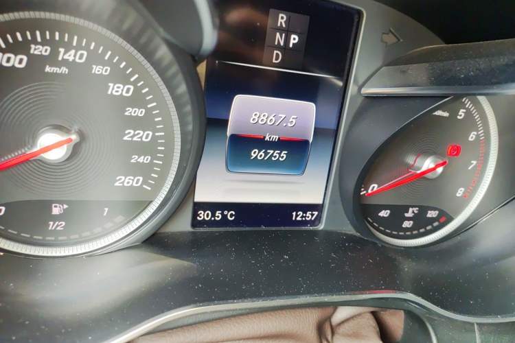 Used Mercedes-Benz GLC 2019 GLC 260 L 4MATIC Luxury Model Odometer Close Up
