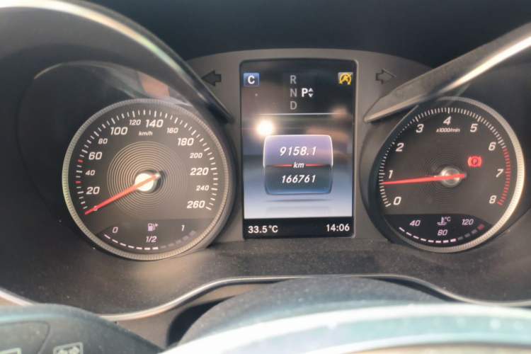 Used Mercedes-Benz GLC 2019 Facelift GLC 260 L 4MATIC Luxury Model Odometer Close Up