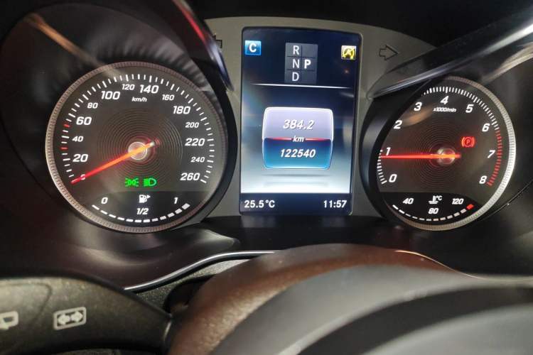 Used Mercedes-Benz GLC 2019 Refreshed GLC 300 L 4MATIC Dynamic Edition Odometer Close Up