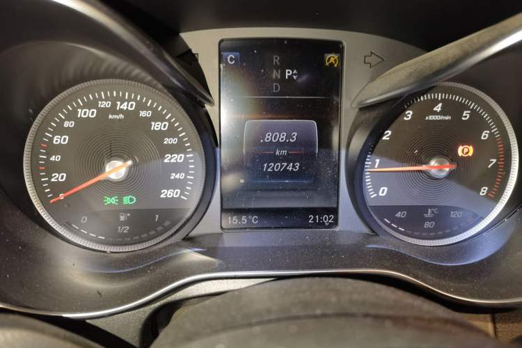 Used Mercedes-Benz GLC 2019 Facelift GLC 260 L 4MATIC Luxury Model Odometer Close Up