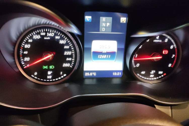 Used Mercedes-Benz GLC 2019 Facelift GLC 260 L 4MATIC Luxury Model Odometer Close Up