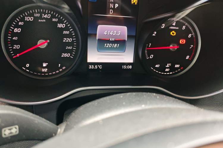 Used Mercedes-Benz GLC 2019 GLC 260 L 4MATIC Dynamic Model Odometer Close Up