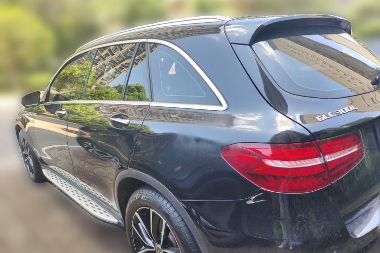 Used Mercedes-Benz GLC 2019 GLC 260 4MATIC Luxury Model Rear Left 45 Deg