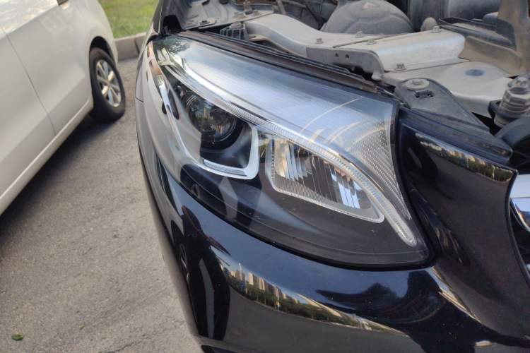 Used Mercedes-Benz GLC 2019 GLC 260 4MATIC Luxury Model Right Front Headlight