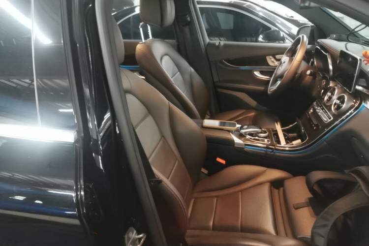 Used Mercedes-Benz GLC 2019 Facelift GLC 260 L 4MATIC Luxury Model Right Front Seat