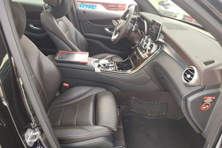 Used Mercedes-Benz GLC 2019 Facelift GLC 260 L 4MATIC Luxury Model Right Front Seat