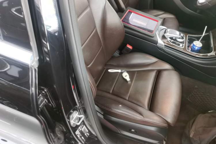 Used Mercedes-Benz GLC 2019 Facelift GLC 260 L 4MATIC Luxury Model Right Front Seat