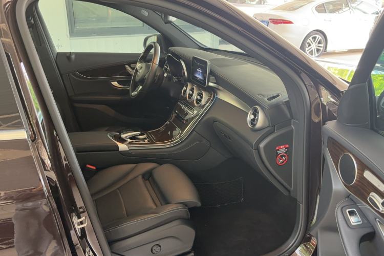 Used Mercedes-Benz GLC 2019 GLC 260 L 4MATIC Dynamic Model Right Front Seat