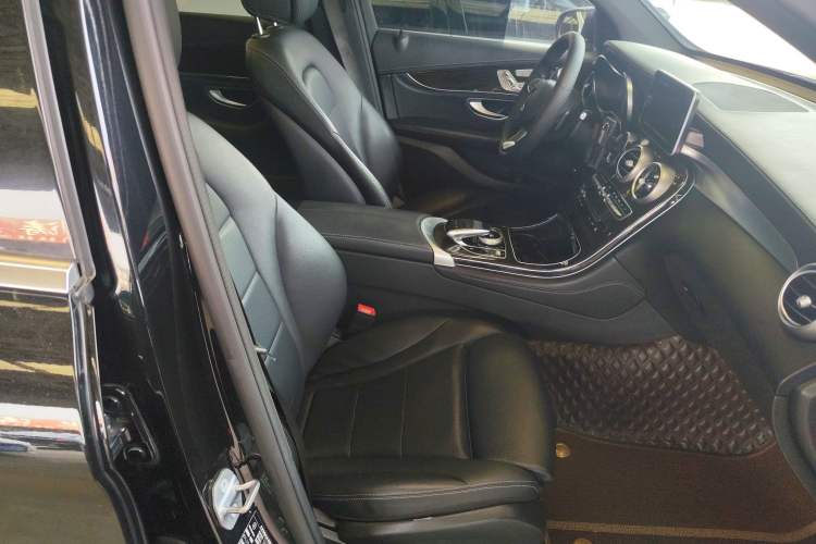 Used Mercedes-Benz GLC 2019 Facelift GLC 260 L 4MATIC Luxury Model Right Front Seat