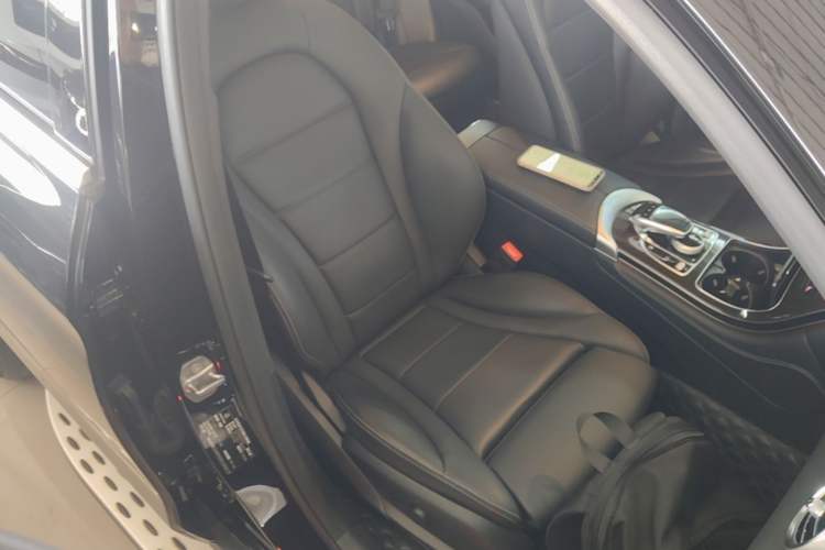 Used Mercedes-Benz GLC 2019 Facelift GLC 260 L 4MATIC Luxury Model Right Front Seat