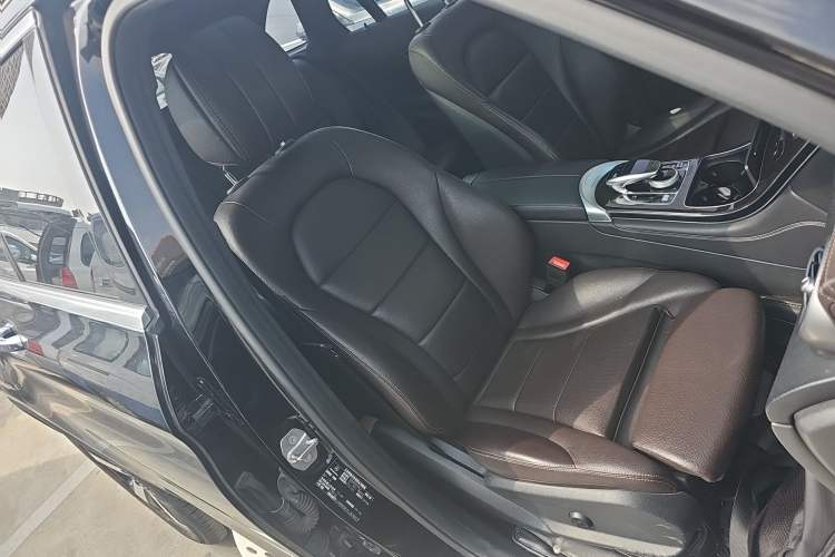 Used Mercedes-Benz GLC 2019 Facelift GLC 260 L 4MATIC Luxury Model Right Front Seat