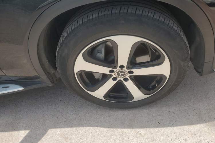 Used Mercedes-Benz GLC 2019 GLC 260 L 4MATIC Luxury Model Right Front Wheel Hub