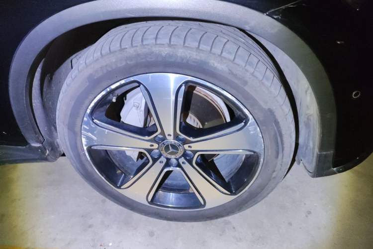 Used Mercedes-Benz GLC 2019 GLC 300 L 4MATIC Dynamic Model Right Front Wheel Hub