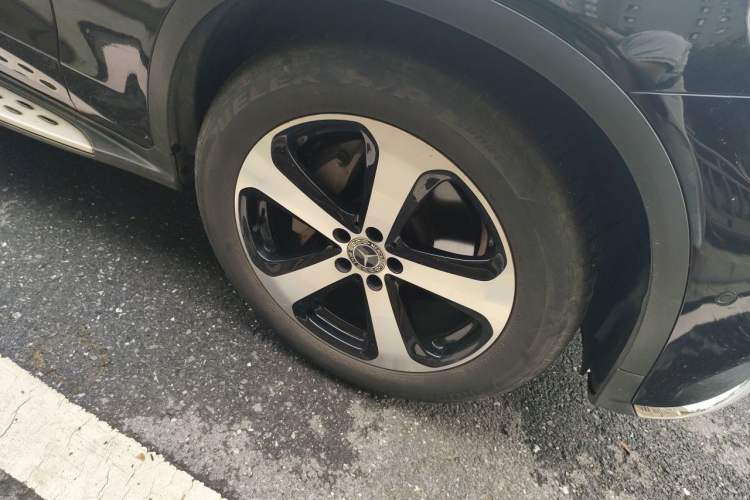 Used Mercedes-Benz GLC 2019 GLC 260 L 4MATIC Luxury Model Right Front Wheel Hub