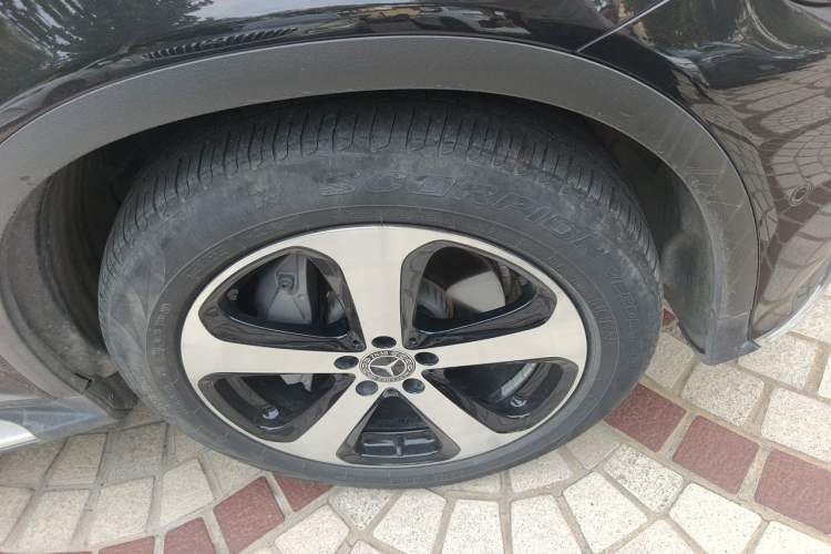 Used Mercedes-Benz GLC 2019 GLC 260 L 4MATIC Luxury Model Right Front Wheel Hub