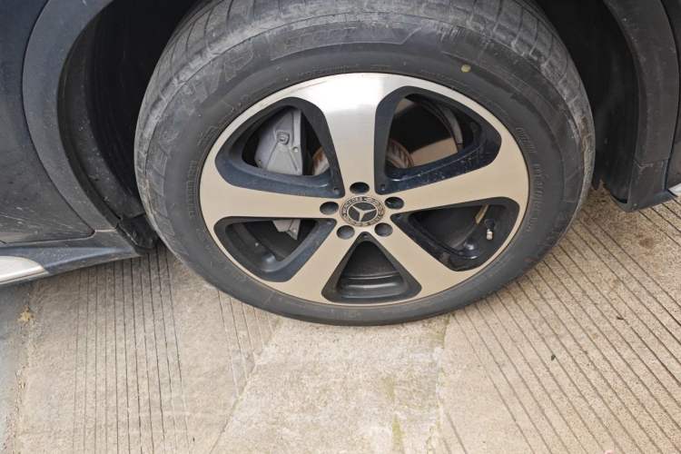 Used Mercedes-Benz GLC 2019 Facelift GLC 260 L 4MATIC Luxury Model Right Front Wheel Hub