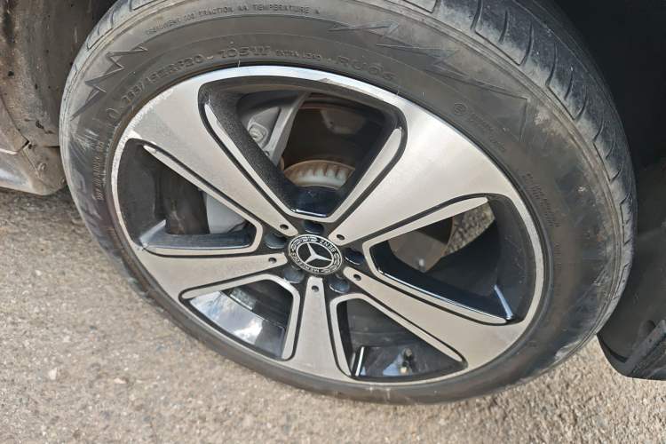 Used Mercedes-Benz GLC 2019 Facelift GLC 300 L 4MATIC Luxury Model Right Front Wheel Hub