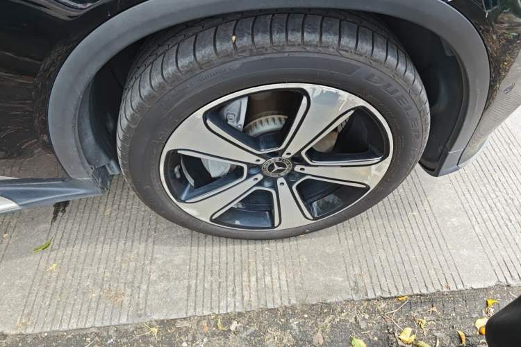Used Mercedes-Benz GLC 2019 GLC 300 L 4MATIC Luxury Model Right Front Wheel Hub