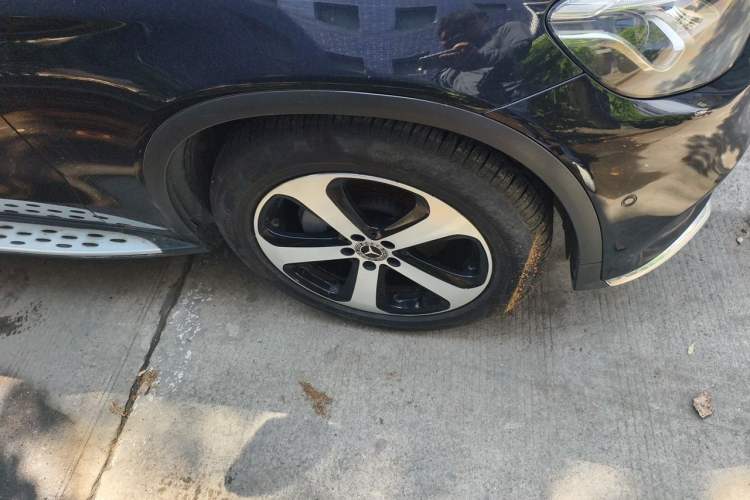 Used Mercedes-Benz GLC 2019 GLC 260 4MATIC Luxury Model Right Front Wheel Hub