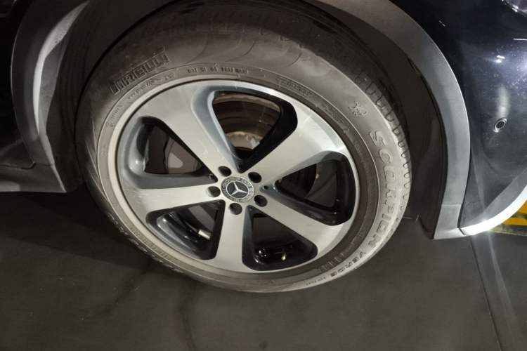 Used Mercedes-Benz GLC 2019 Facelift GLC 260 L 4MATIC Luxury Model Right Front Wheel Hub