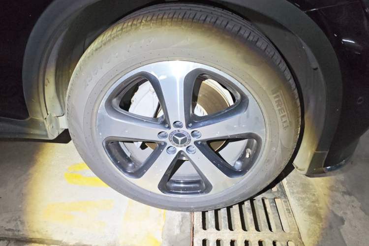 Used Mercedes-Benz GLC 2019 Facelift GLC 260 L 4MATIC Luxury Model Right Front Wheel Hub