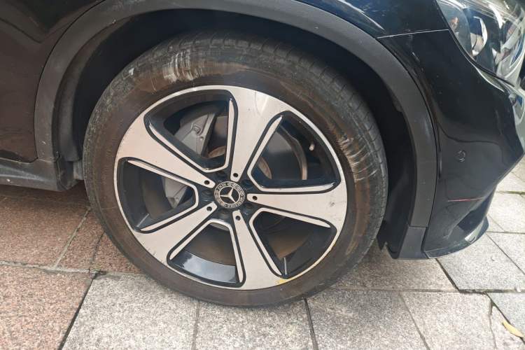 Used Mercedes-Benz GLC 2019 Refreshed GLC 300 L 4MATIC Dynamic Edition Right Front Wheel Hub