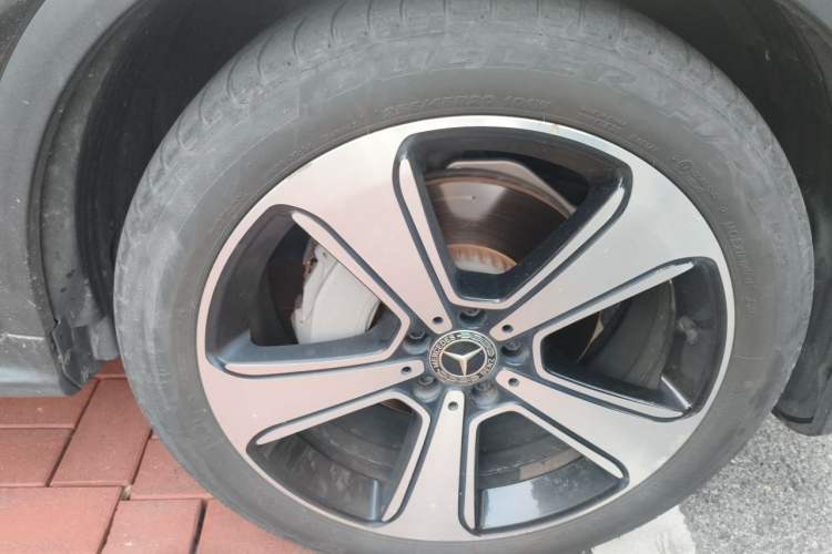 Used Mercedes-Benz GLC 2019 Refreshed GLC 300 L 4MATIC Dynamic Edition Right Front Wheel Hub