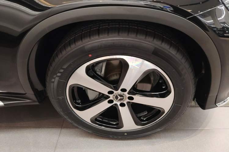 Used Mercedes-Benz GLC 2019 Facelift GLC 260 L 4MATIC Luxury Model Right Front Wheel Hub