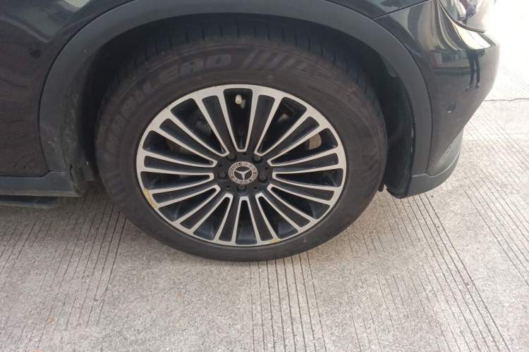 Used Mercedes-Benz GLC 2019 GLC 200 L 4MATIC Right Front Wheel Hub