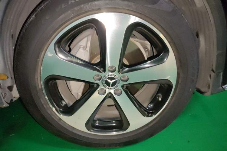Used Mercedes-Benz GLC 2019 Facelift GLC 260 L 4MATIC Luxury Model Right Front Wheel Hub
