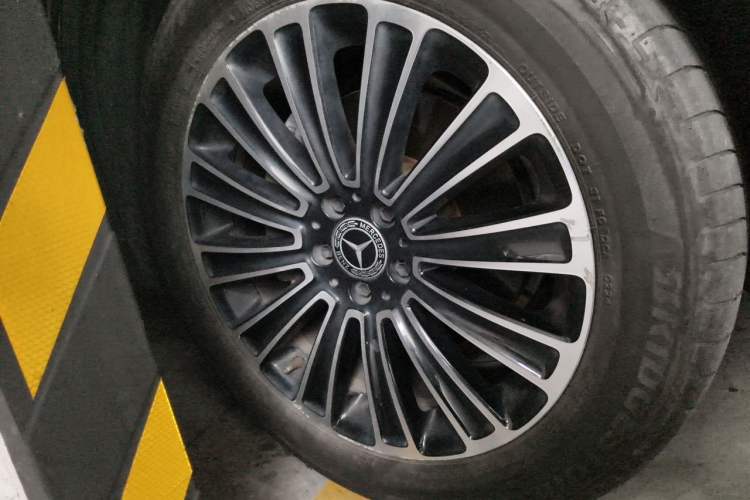 Used Mercedes-Benz GLC 2019 GLC 200 L 4MATIC Right Front Wheel Hub