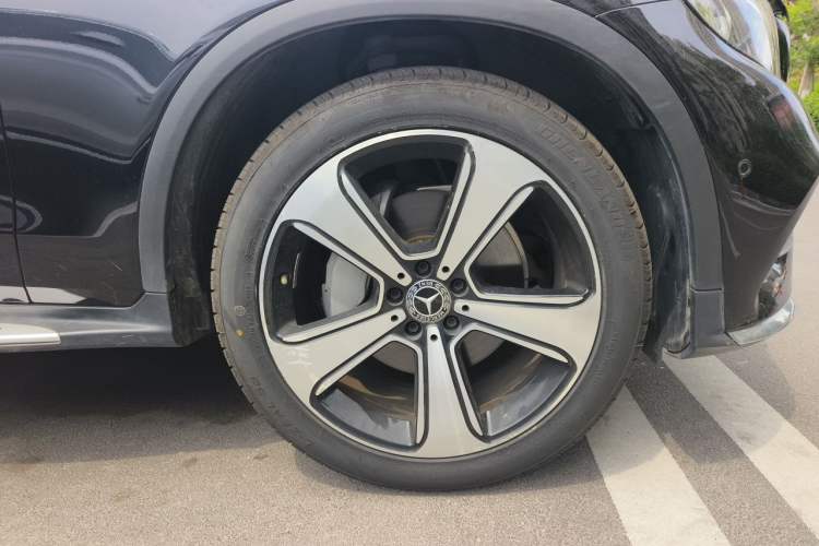 Used Mercedes-Benz GLC 2019 GLC 300 L 4MATIC Dynamic Model Right Front Wheel Hub