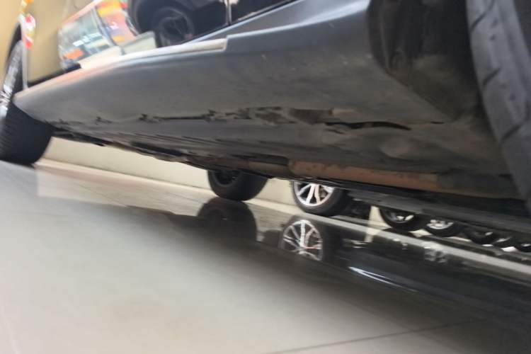 Used Mercedes-Benz GLC 2019 GLC 260 L 4MATIC Dynamic Model Right Side Sill
