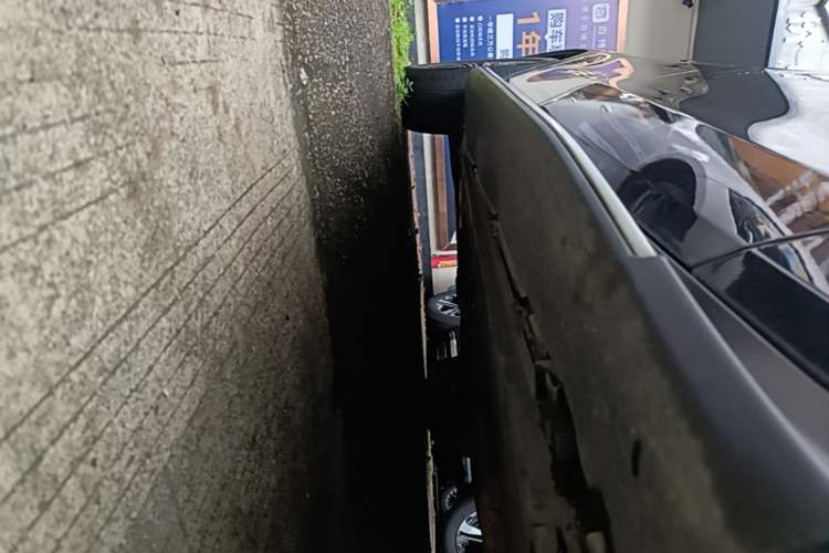 Used Mercedes-Benz GLC 2019 GLC 260 L 4MATIC Dynamic Model Right Side Sill
