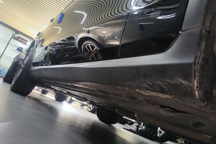 Used Mercedes-Benz GLC 2019 GLC 260 L 4MATIC Dynamic Model Right Side Sill