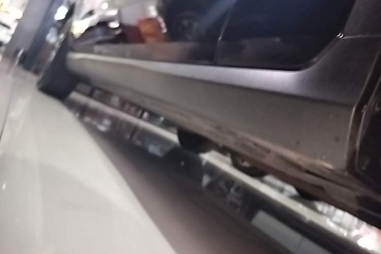 Used Mercedes-Benz GLC 2019 GLC 260 L 4MATIC Dynamic Model Right Side Sill