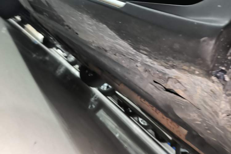 Used Mercedes-Benz GLC 2019 GLC 260 L 4MATIC Dynamic Model Right Side Sill