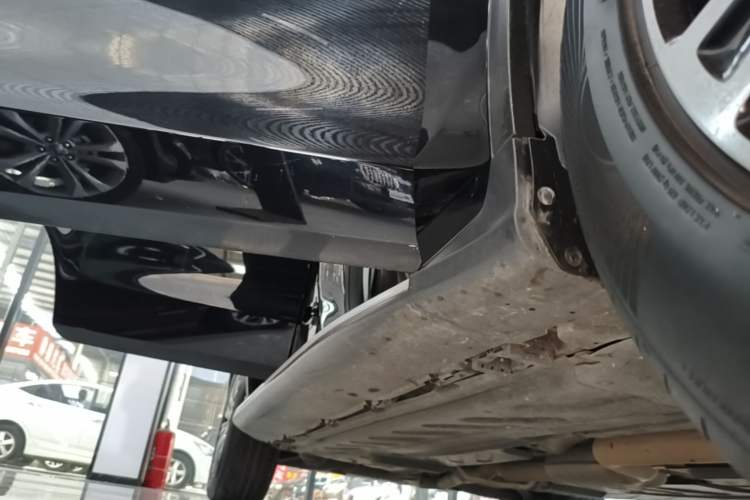 Used Mercedes-Benz GLC 2019 GLC 260 L 4MATIC Dynamic Model Right Side Sill