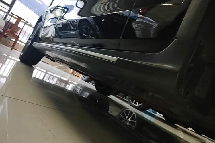 Used Mercedes-Benz GLC 2019 GLC 260 L 4MATIC Dynamic Model Right Side Sill