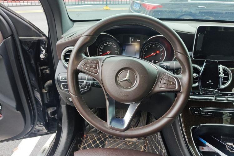 Used Mercedes-Benz GLC 2019 GLC 260 L 4MATIC Luxury Model Steering Wheel