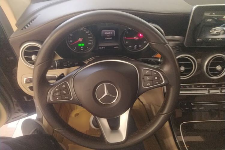 Used Mercedes-Benz GLC 2019 GLC 260 L 4MATIC Luxury Model Steering Wheel