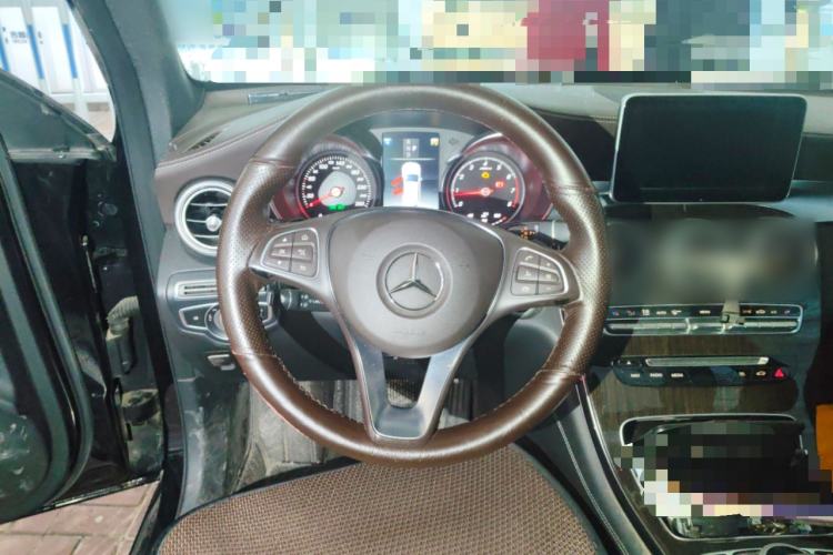 Used Mercedes-Benz GLC 2019 GLC 260 L 4MATIC Dynamic Model Steering Wheel